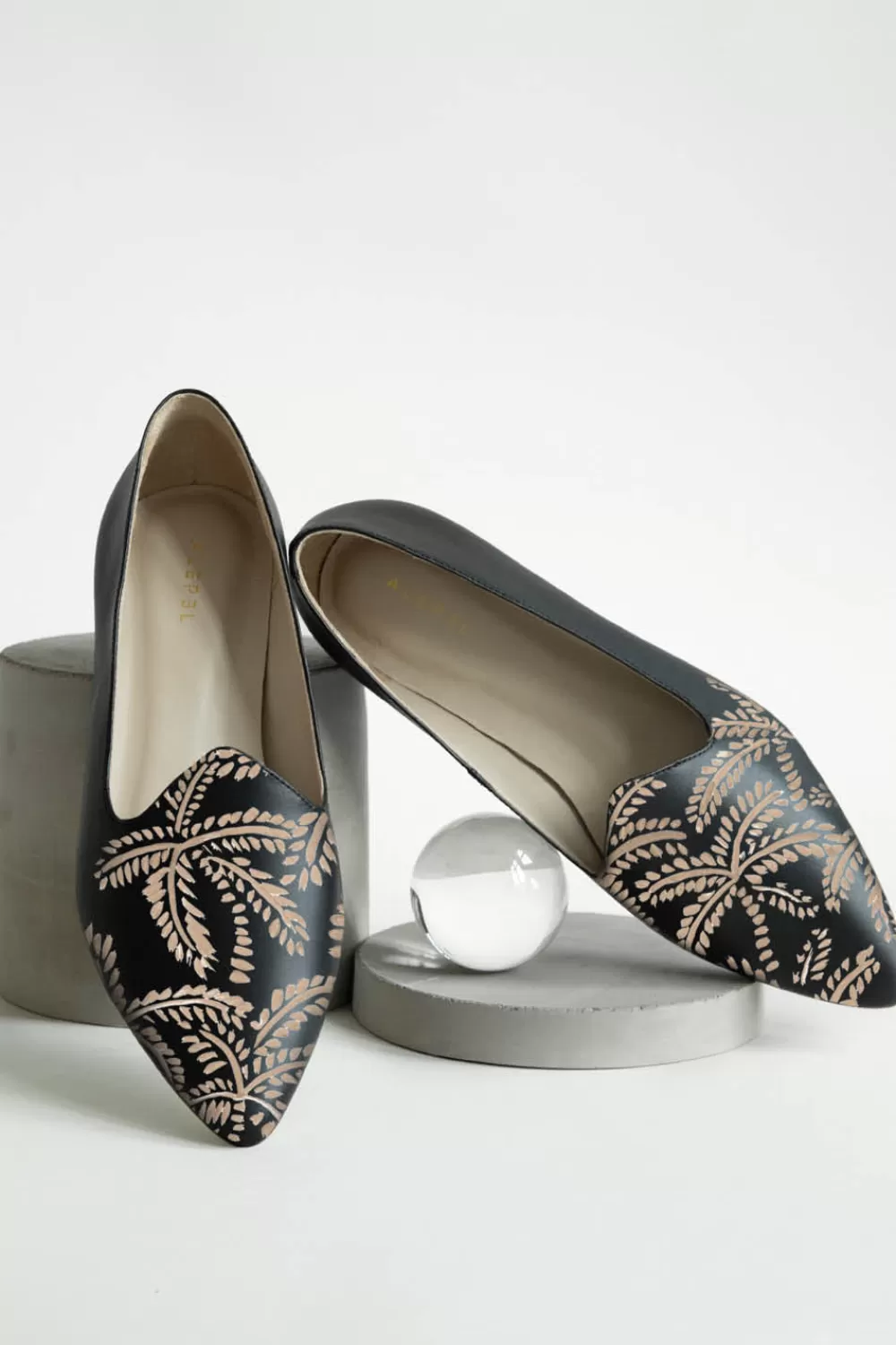 Woman Alepel Shoes | Beige Abstract Palms Black Loafer