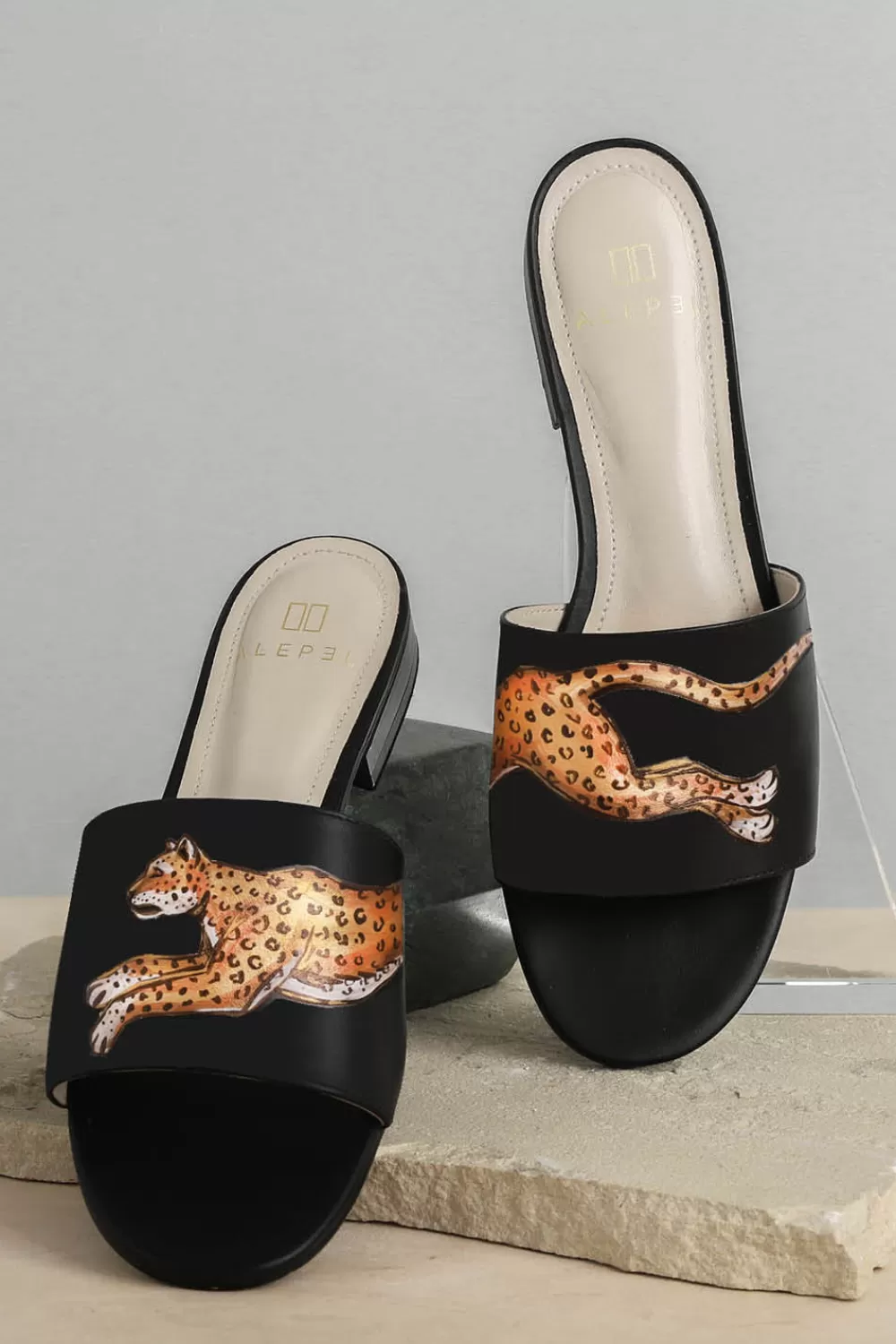 Woman Alepel Shoes | Leopard Black Slide